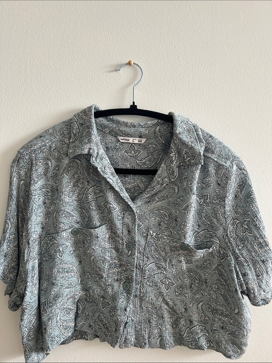 Lefties Tops - Leftine Sage Paisley Button-Down Crop Shirt